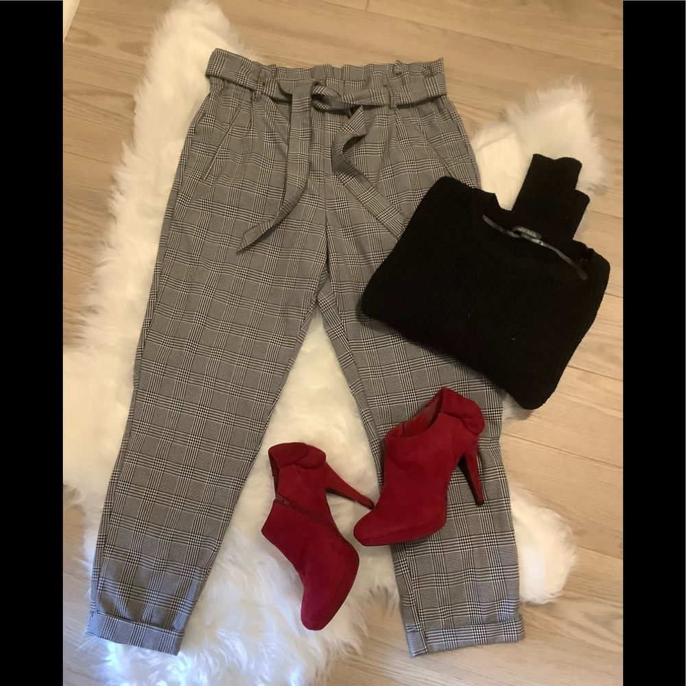 Zara patterned pants with matching belt size medium❤️❤️❤️❤️